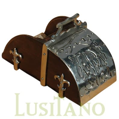 Fleur-de-lis armored stirrups Fleur-de-lis armored stirrups